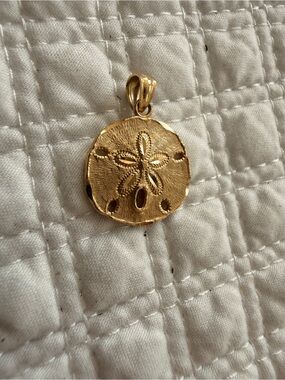 14K Solid yellow gold Hawaiian 16mm sand dollar charm pendant diamond cut